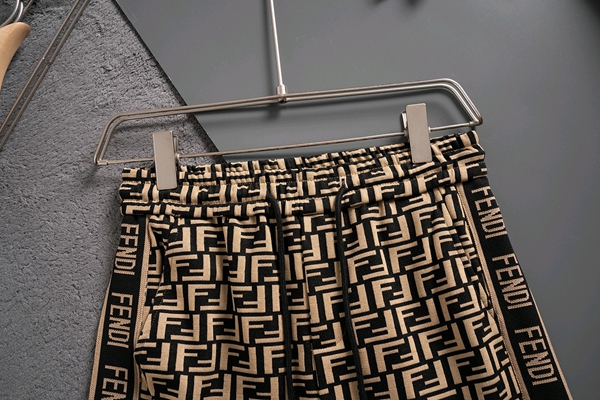 ブランドハーフパンツ背面デザイン